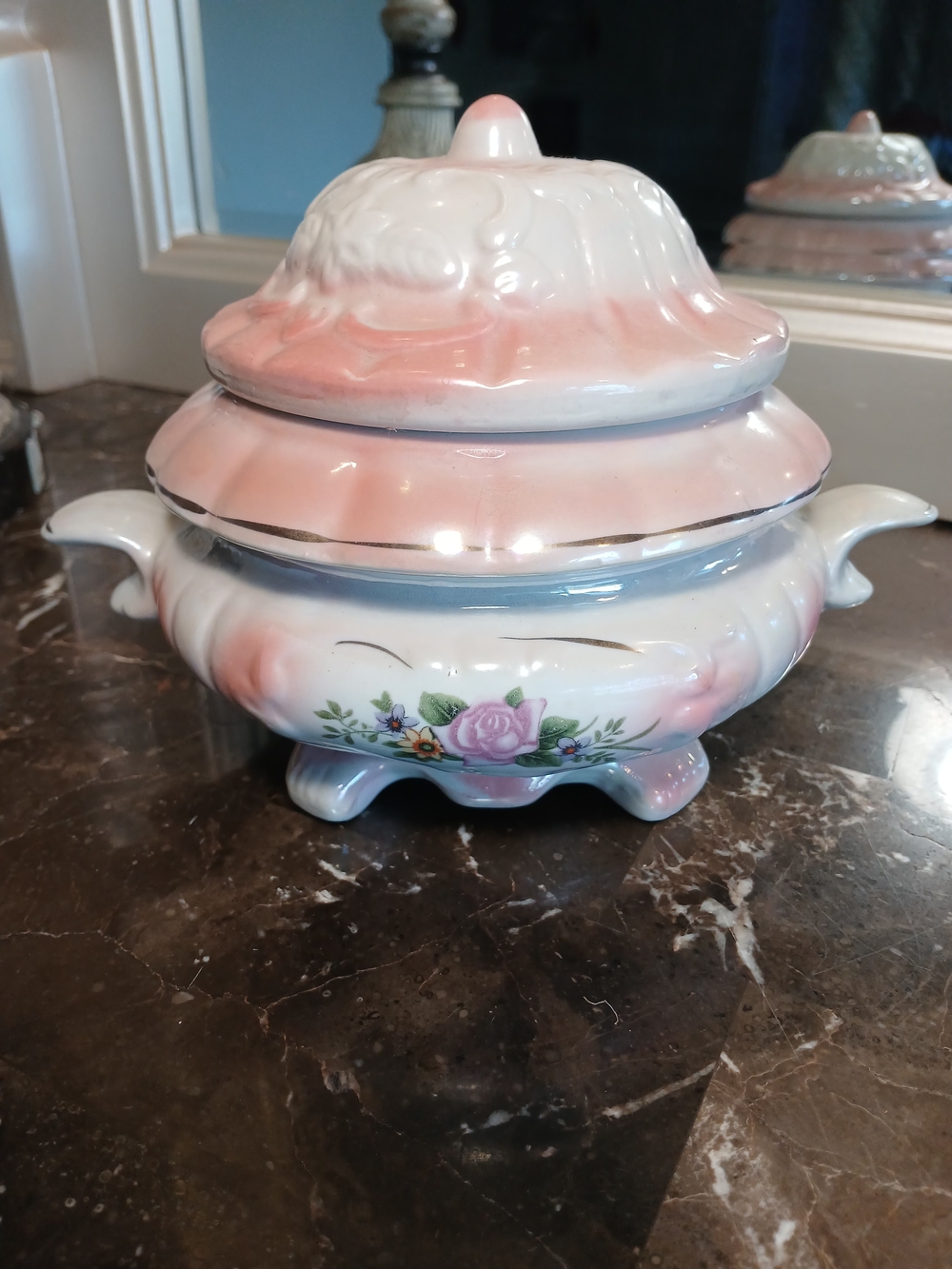 Vintage Chinese Pink & White Iridescent Porcelain Ginger Jar 5.5" Tall With Lid - Picture 1 of 16